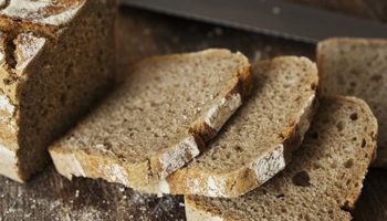 Эксперты определили, какой хлеб полезнее — белый или черный