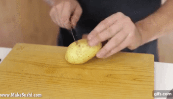 Как почистить картошку за 2 секунды и не испортить маникюр